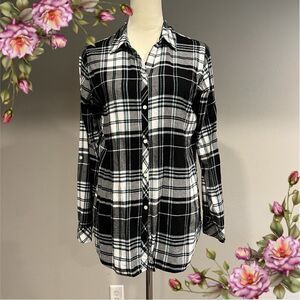 Croft & Barrow plaid button down blouse/ shirt size Medium